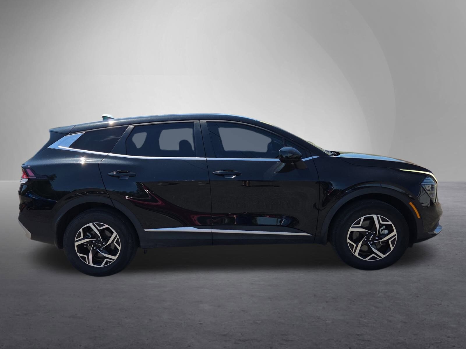 2024 Kia Sportage LX photo 2
