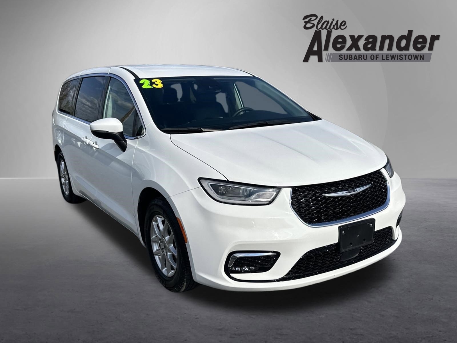 2023 Chrysler Pacifica Touring L's photo