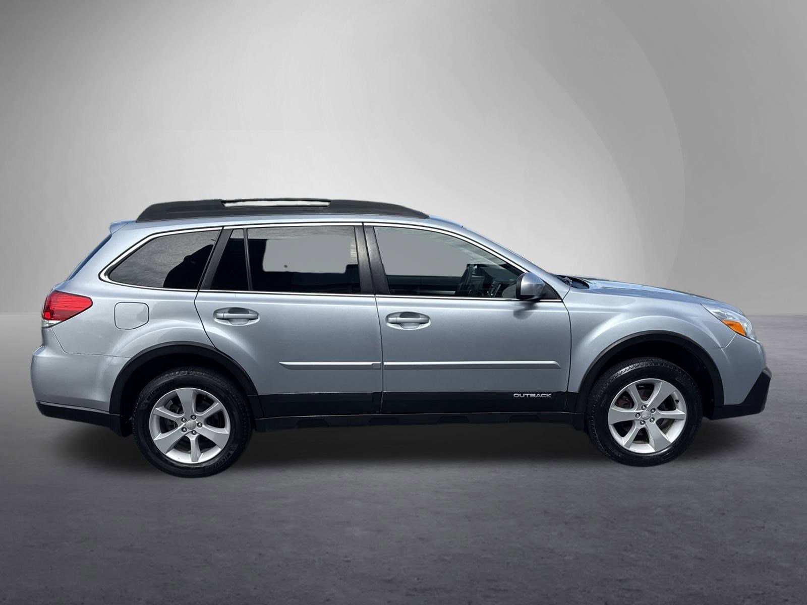 Used 2014 Subaru Outback 2.5i Premium with VIN 4S4BRBDC3E3315312 for sale in Burnham, PA