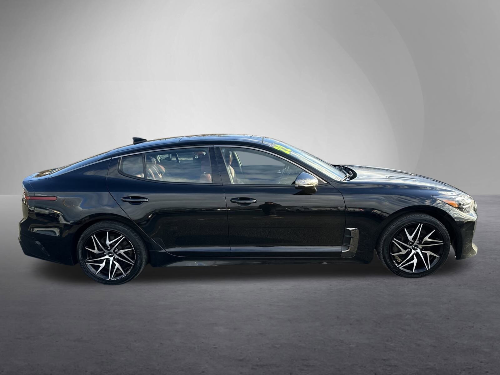 2022 Kia Stinger GT-Line photo 2