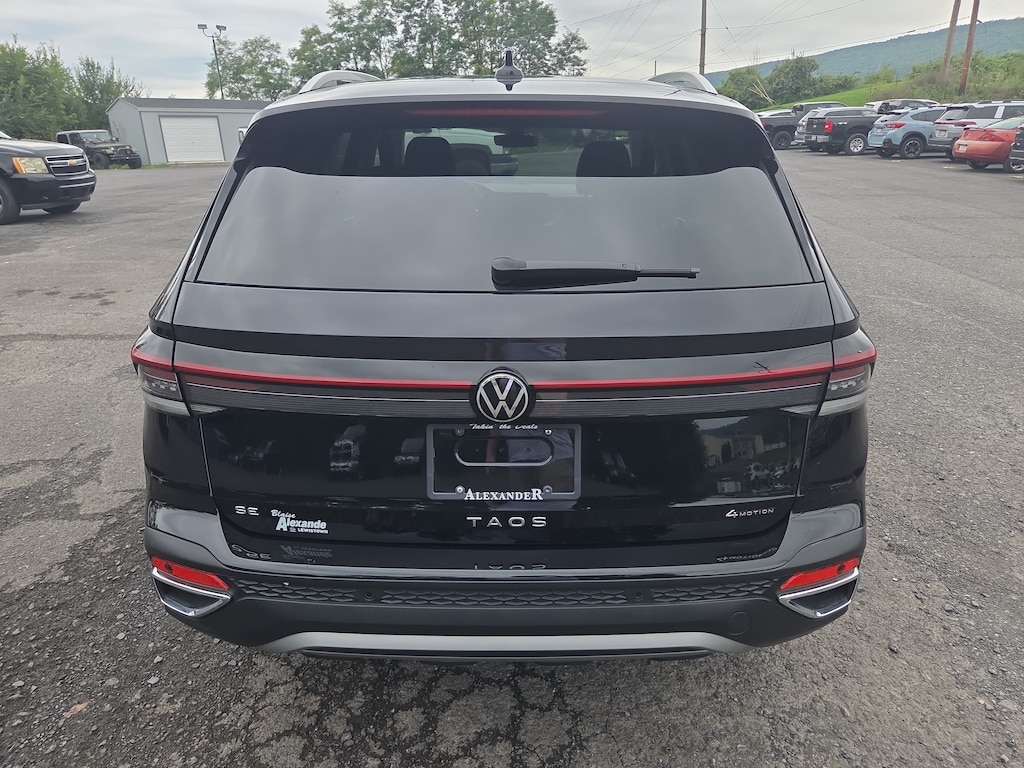 Used 2025 Volkswagen Taos 1.5T SE SUV