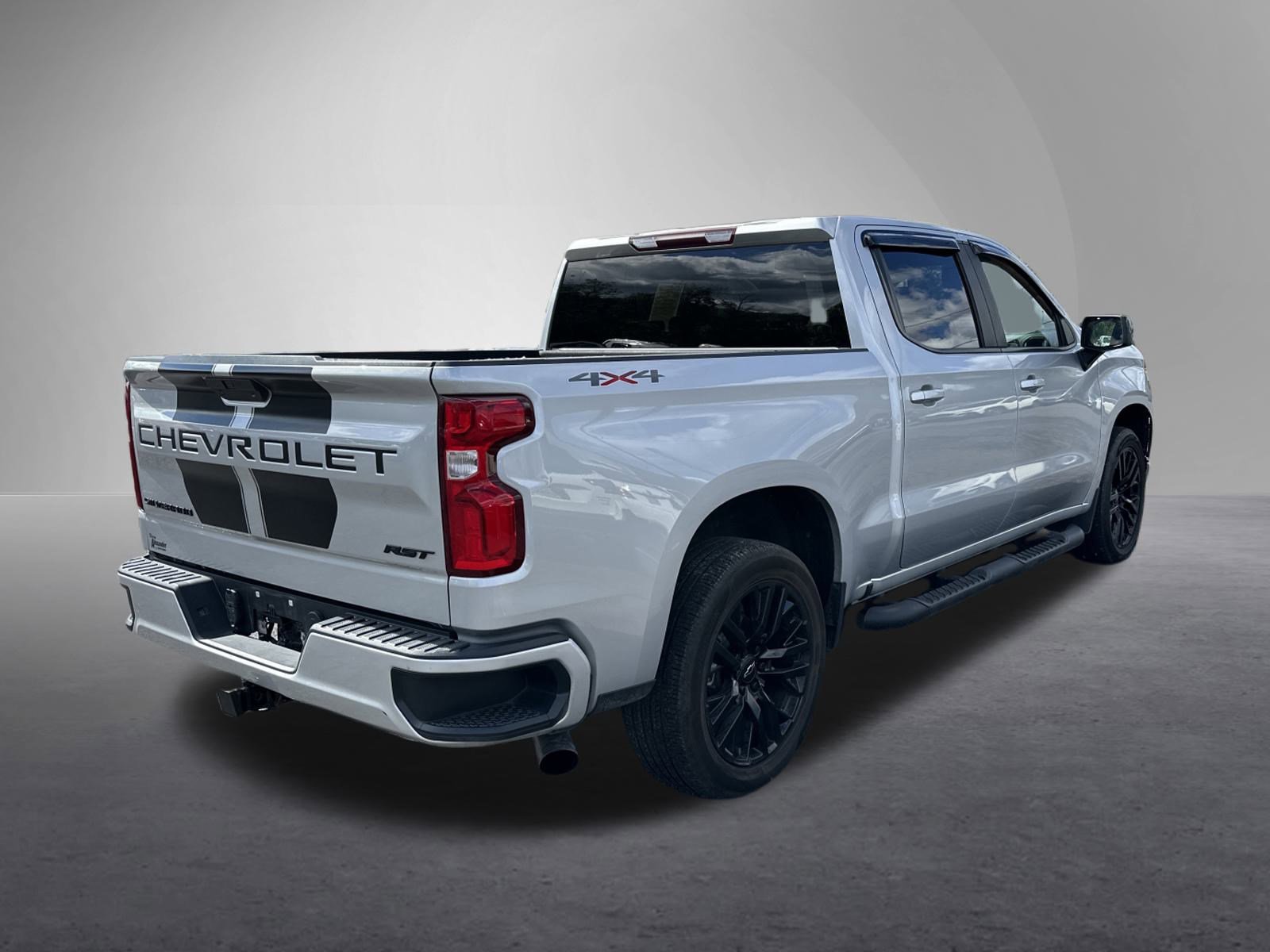 2020 Chevrolet Silverado 1500 RST photo 2
