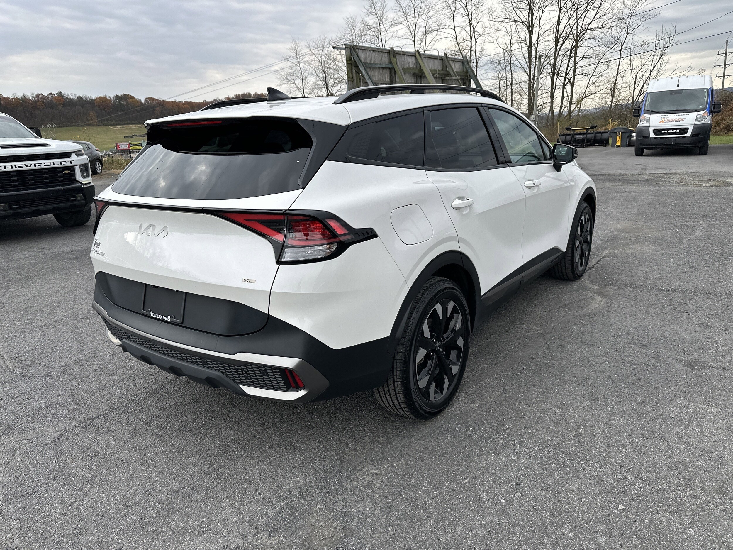 2023 Kia Sportage Plug-In Hybrid X-Line photo 2