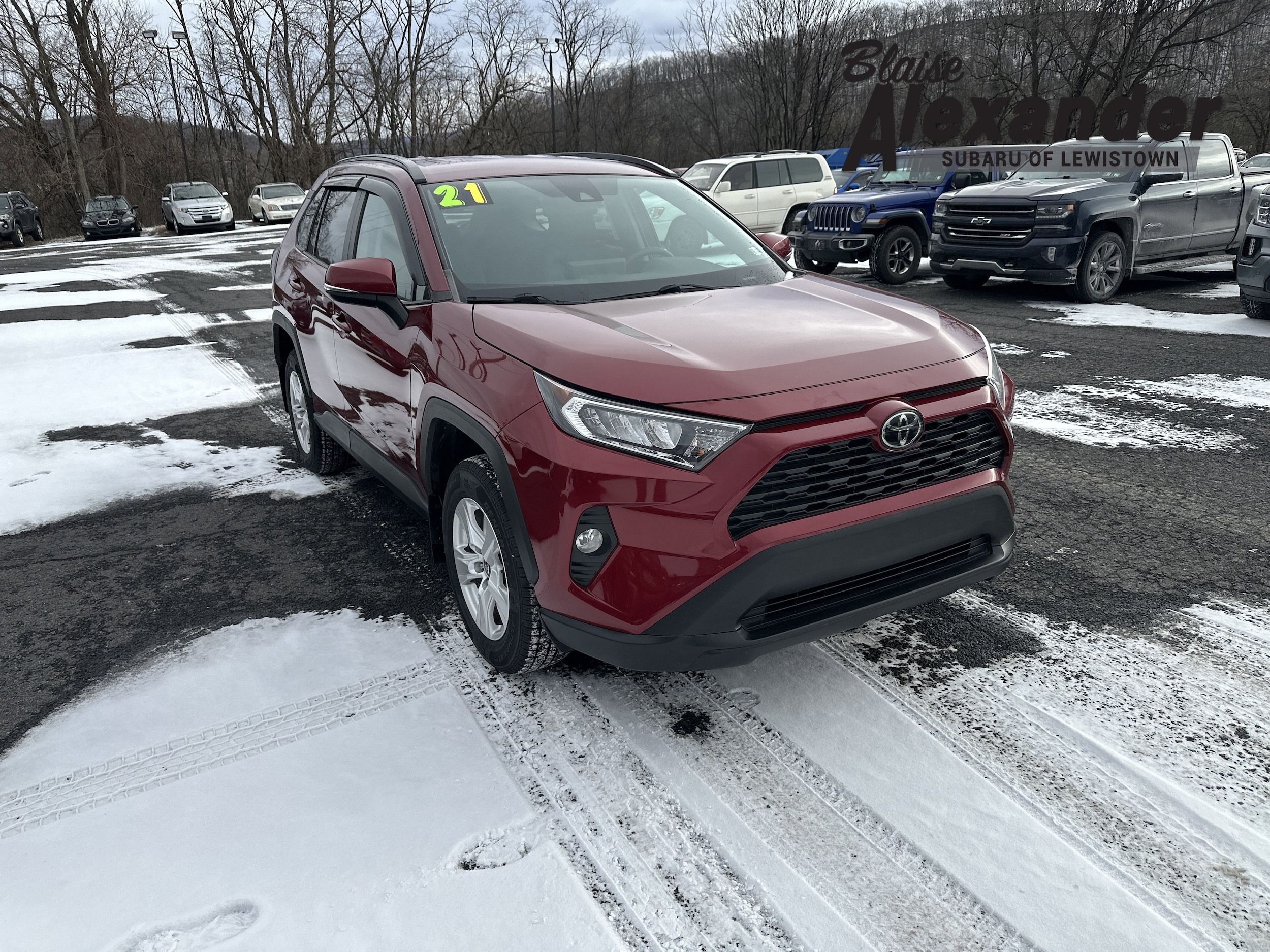 2021 Toyota RAV4 XLE's photo