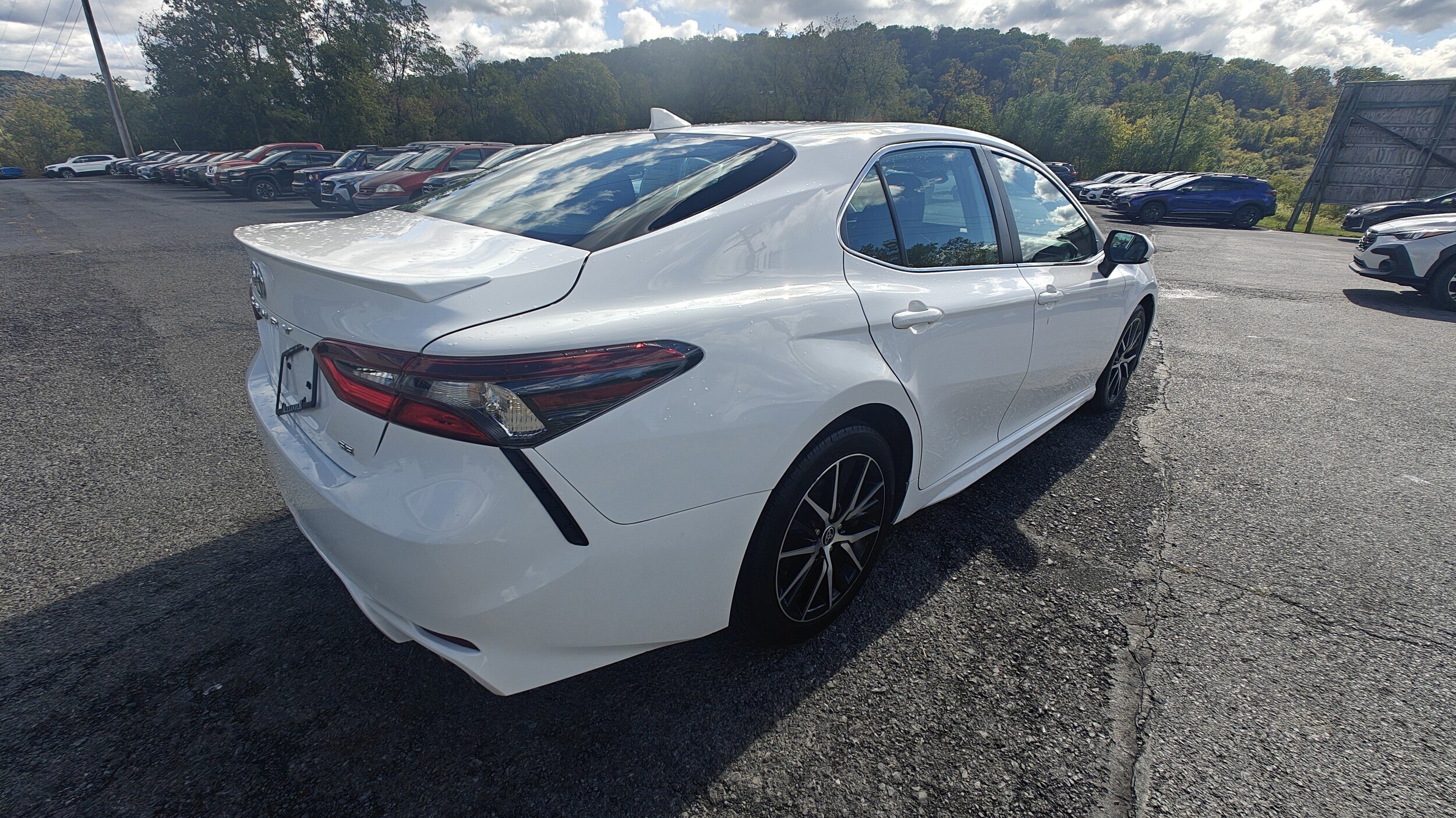 2023 Toyota Camry SE photo 3
