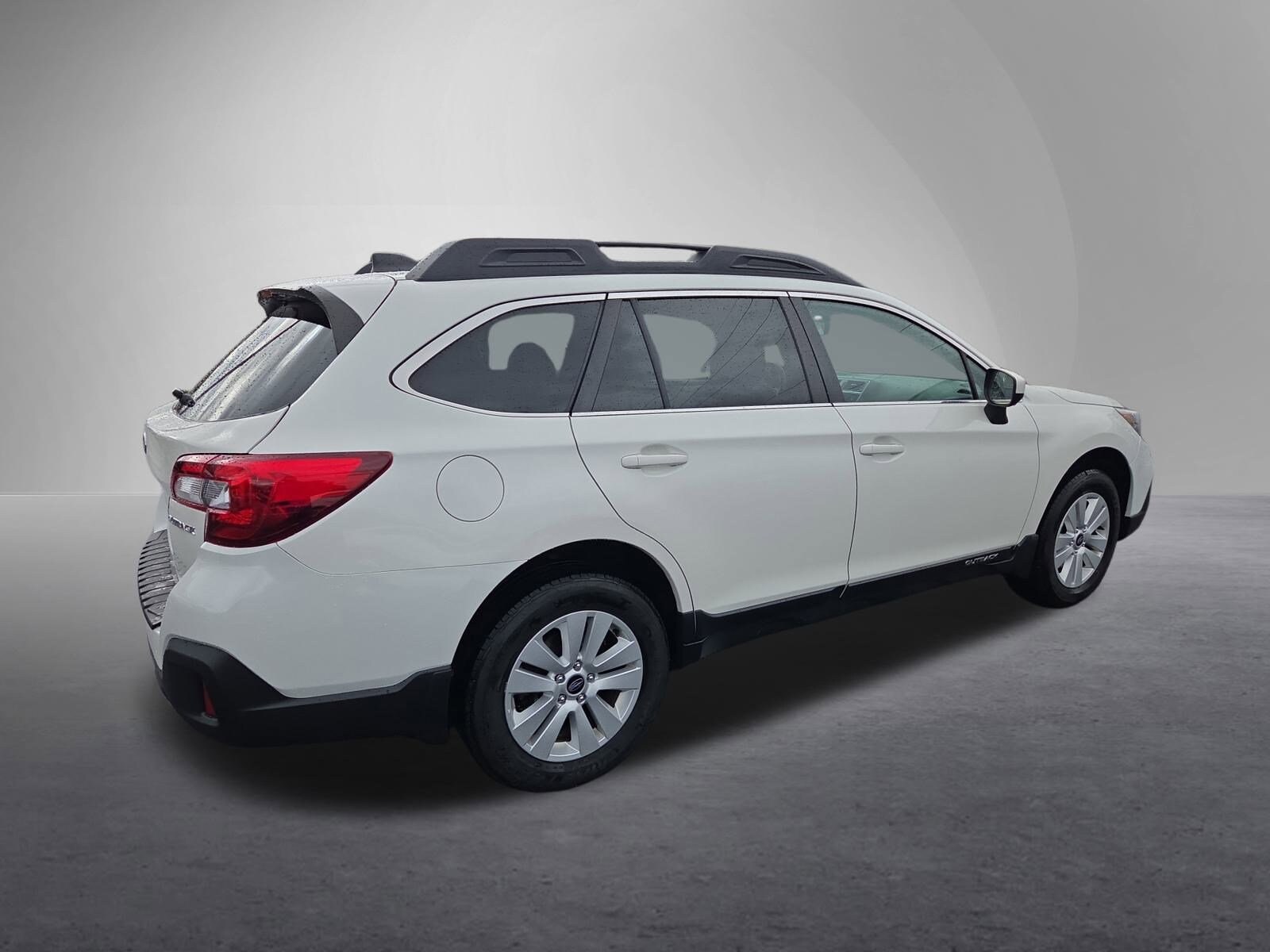 2018 Subaru Outback 2.5i Premium photo 2