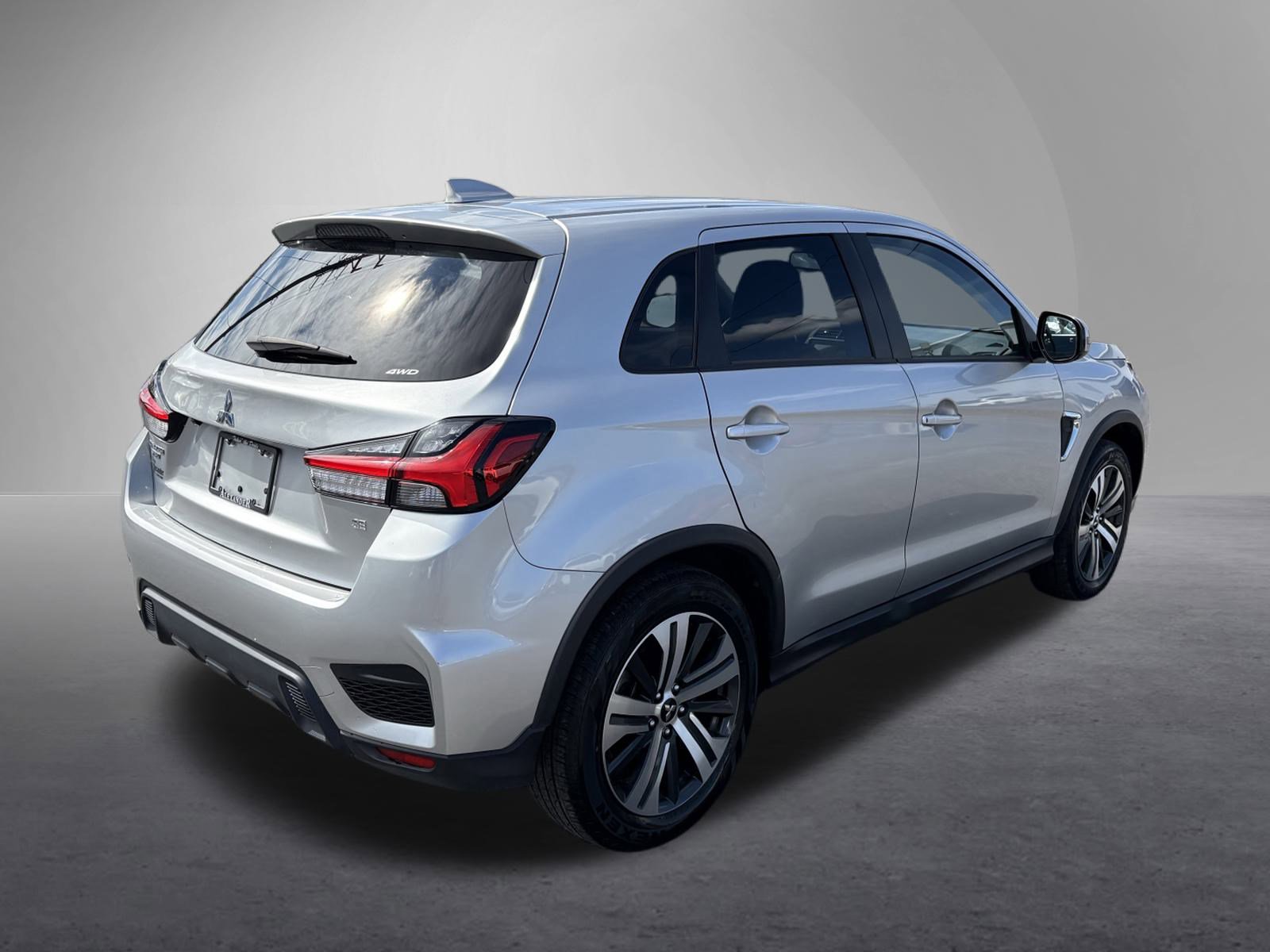2024 Mitsubishi Outlander Sport SE photo 3