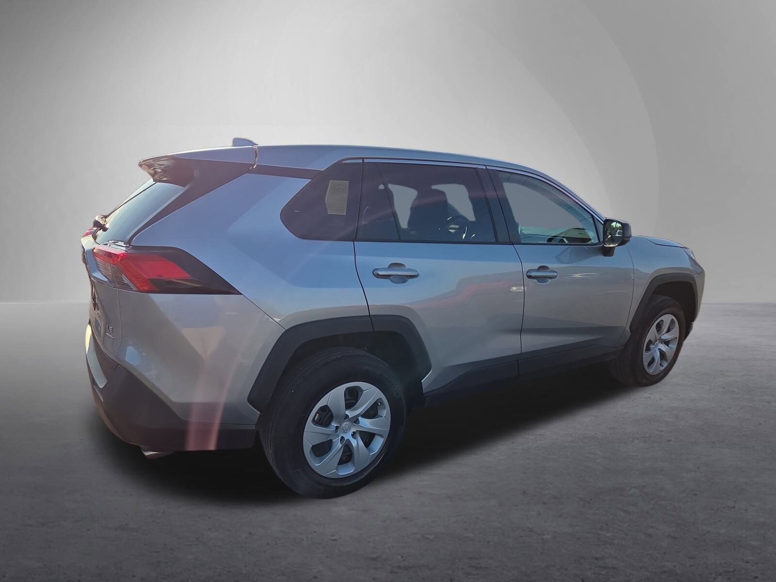 2024 Toyota RAV4 LE photo 3