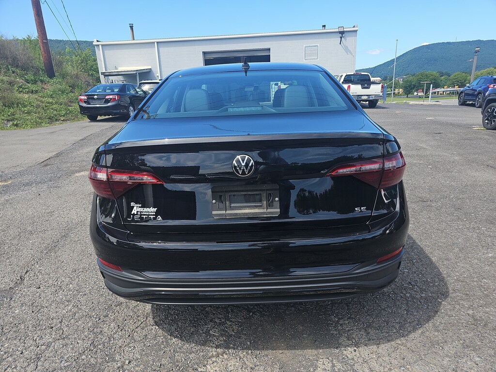 Used 2024 Volkswagen Jetta 1.5T SE Sedan