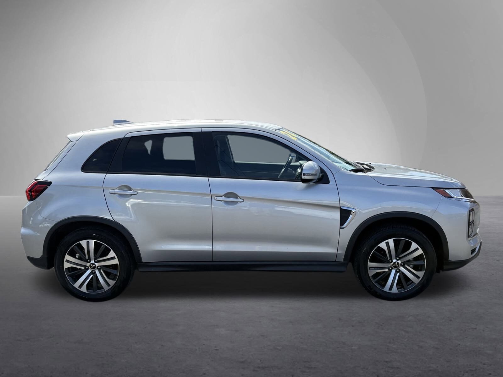 2024 Mitsubishi Outlander Sport SE photo 2