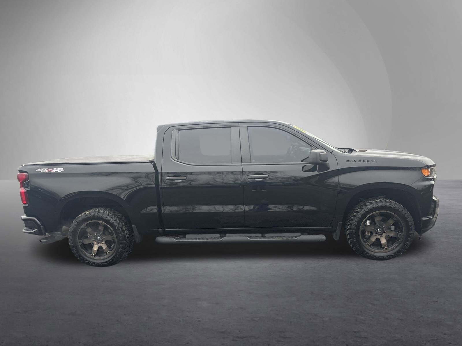 2021 Chevrolet Silverado 1500 Custom photo 2