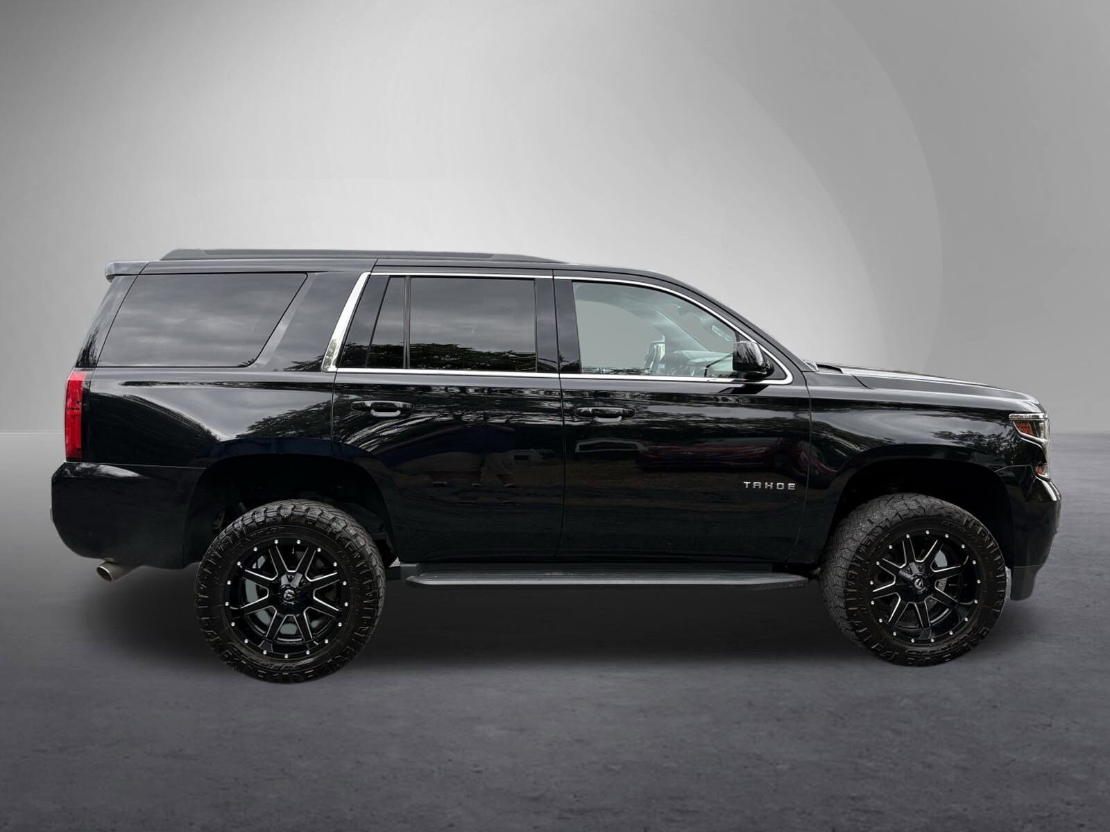 2017 Chevrolet Tahoe LS photo 2