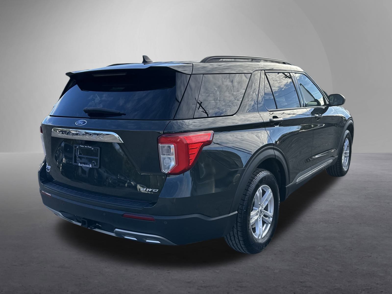 2022 Ford Explorer XLT photo 2