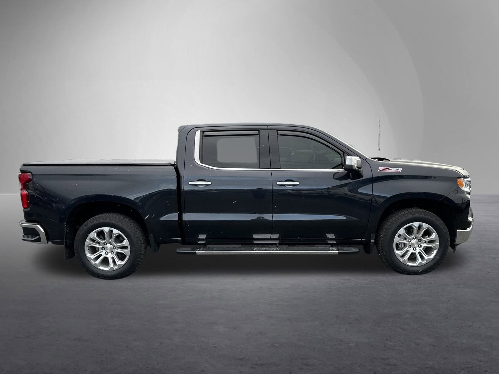 2024 Chevrolet Silverado 1500 LTZ photo 2