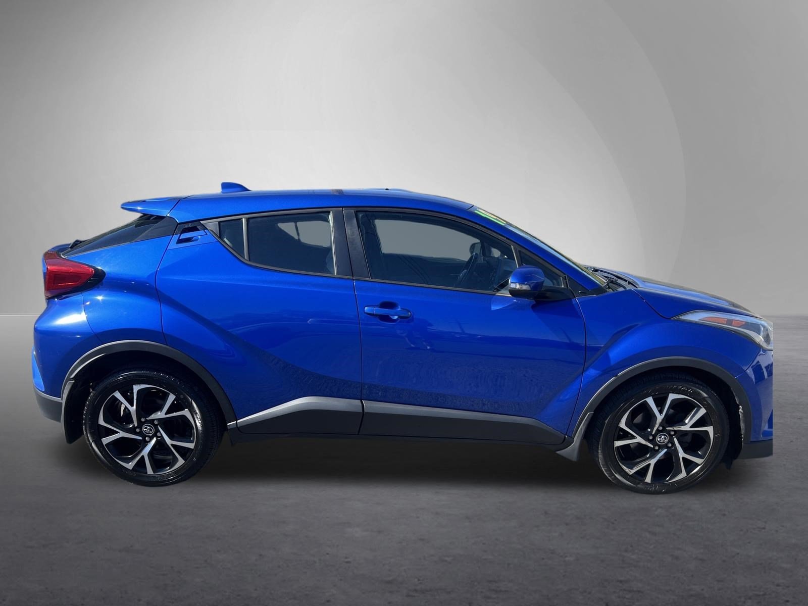 Used 2019 Toyota C-HR XLE with VIN NMTKHMBX6KR098517 for sale in Burnham, PA