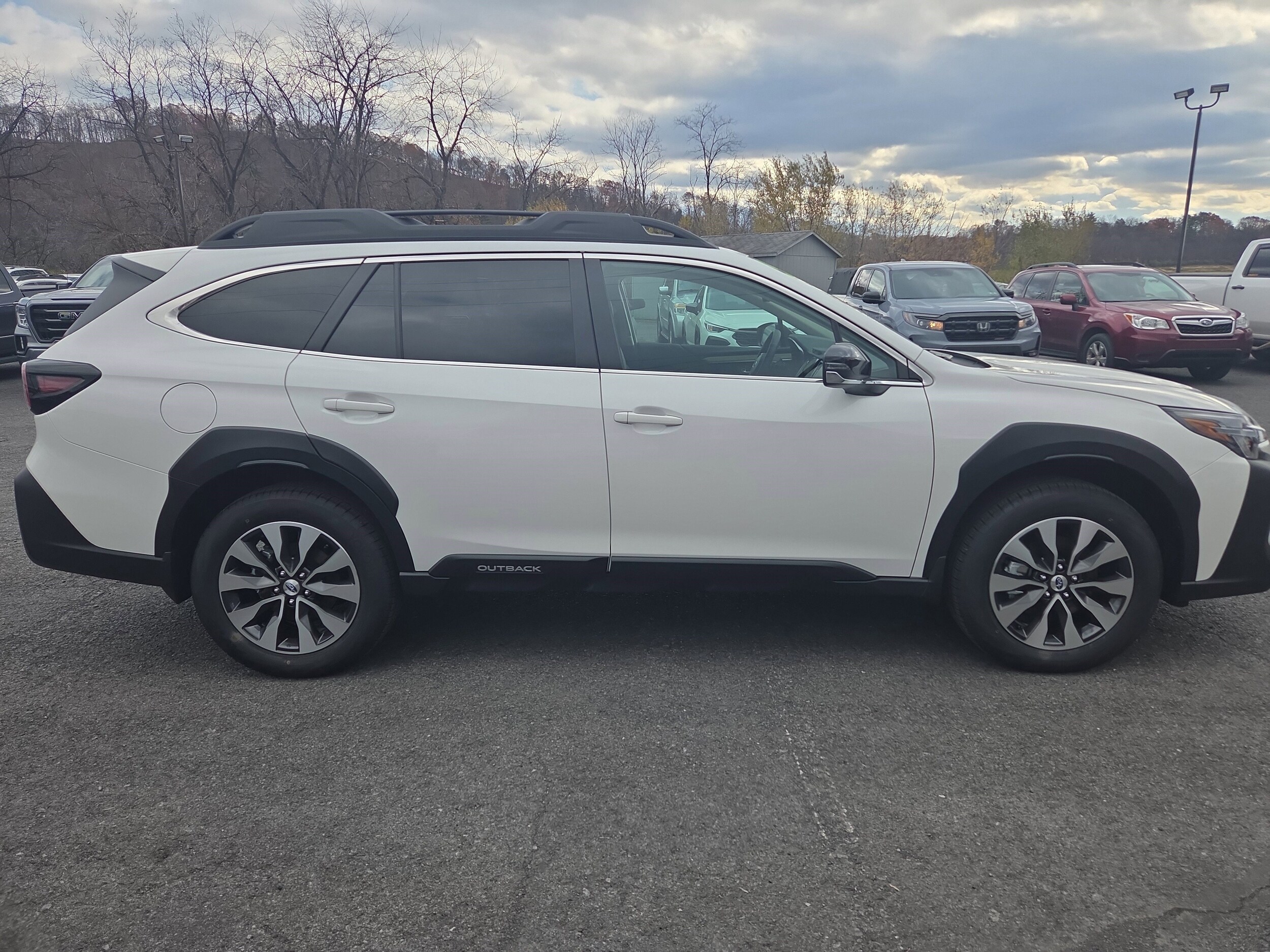 2025 Subaru Outback Limited photo 2