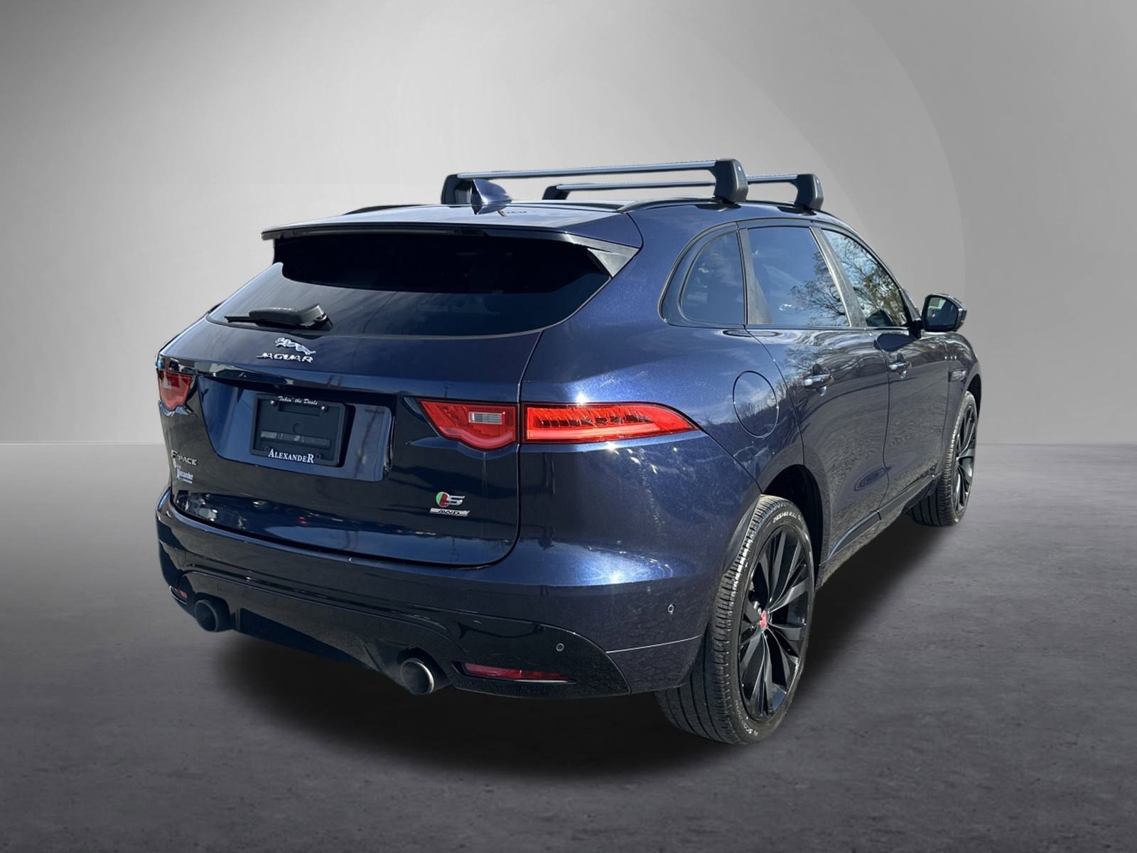 2017 Jaguar F-PACE S photo 3