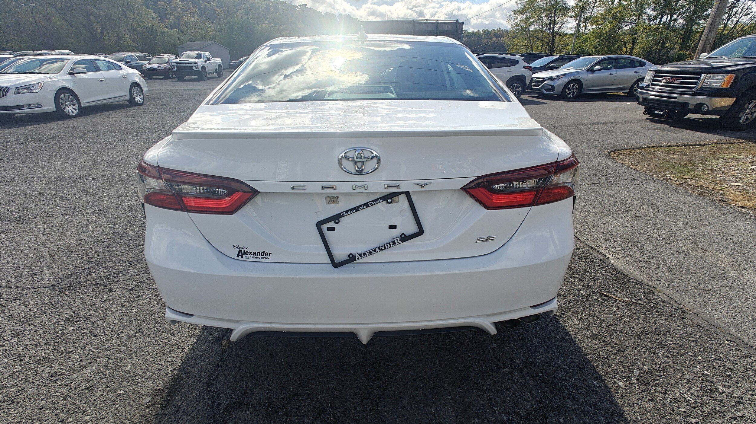 2023 Toyota Camry SE photo 4