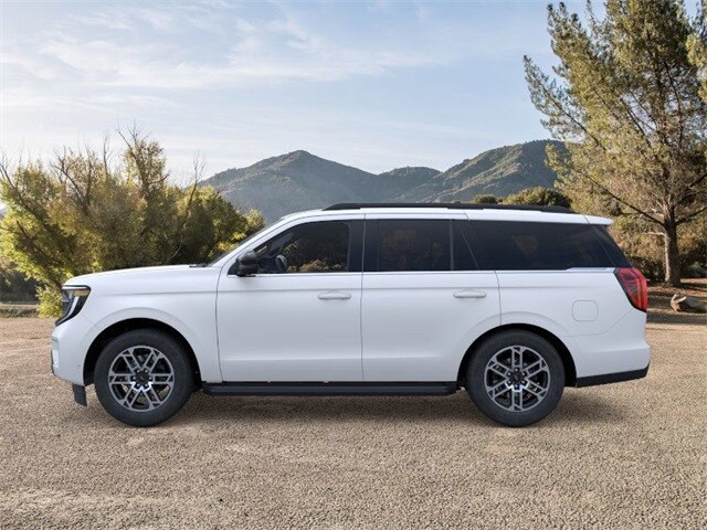2025 Ford Expedition photo 2