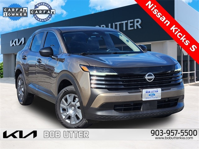 2025 Nissan Kicks S's photo