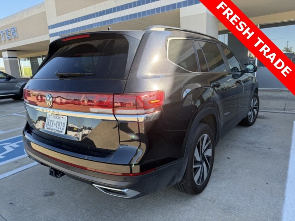 Used 2025 Volkswagen Atlas 2.0T SE w/Technology SUV