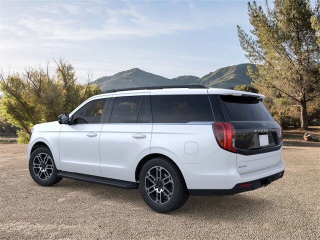 2025 Ford Expedition photo 3