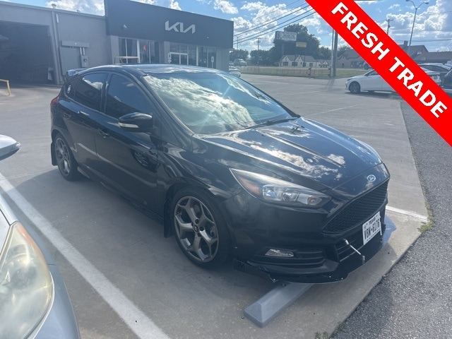 Used 2017 Ford Focus ST with VIN 1FADP3L9XHL230122 for sale in Denison, TX