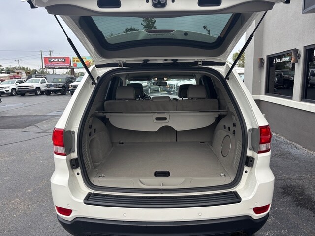 2011 Jeep Grand Cherokee Laredo photo 4
