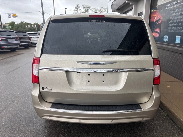 2015 Chrysler Town & Country photo 3