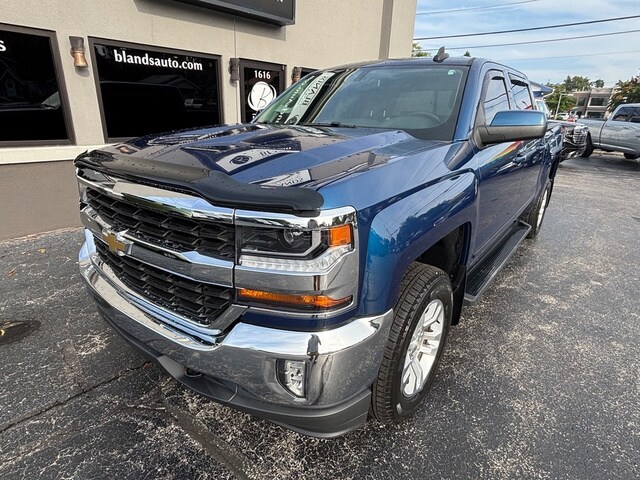 2018 Chevrolet Silverado 1500 LT photo 2