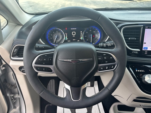 2022 Chrysler Pacifica Touring L - Photo 16