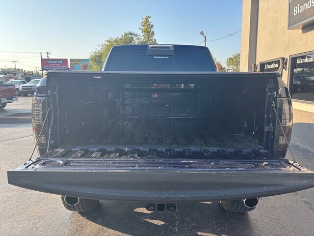 2016 Ram 1500 SLT photo 4