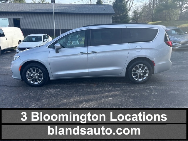 2022 Chrysler Pacifica Touring L's photo