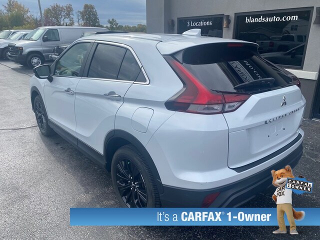 2022 Mitsubishi Eclipse Cross LE photo 3