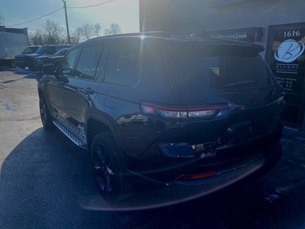 Used 2024 Jeep Grand Cherokee L Laredo SUV
