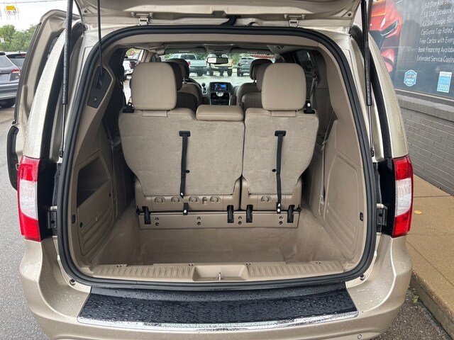 2015 Chrysler Town & Country photo 4
