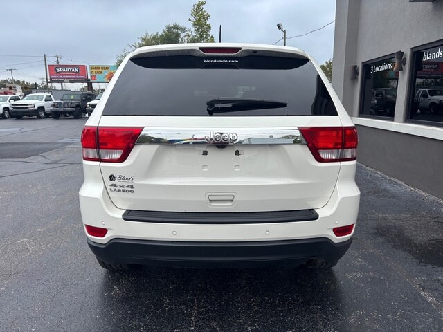 2011 Jeep Grand Cherokee Laredo photo 3