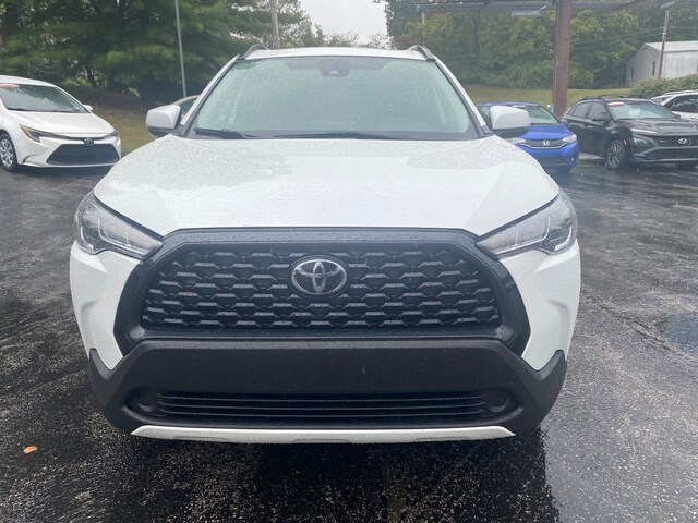 2022 Toyota Corolla Cross LE photo 2