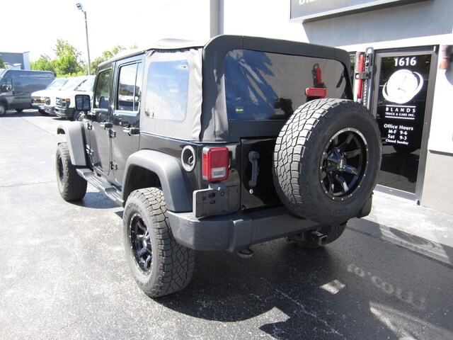 2010 Jeep Wrangler Unlimited Sport photo 2