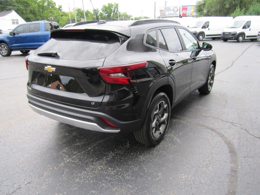 Used 2025 Chevrolet Trax LT SUV