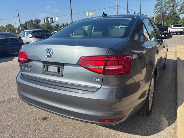 2015 Volkswagen Jetta 1.8T SE photo 3