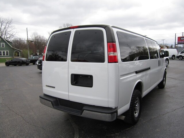 2019 Chevrolet Express 3500 LT Cargo Van photo 4