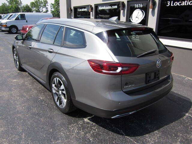 2018 Buick Regal TourX Preferred photo 3
