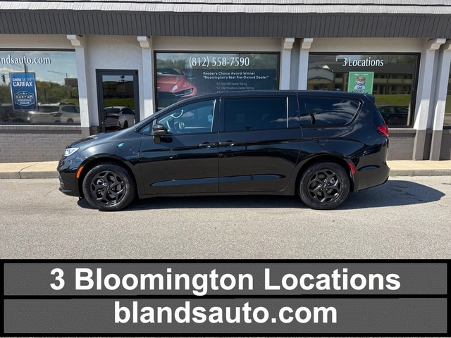 2023 Chrysler Pacifica Hybrid Touring L Hybrid's photo