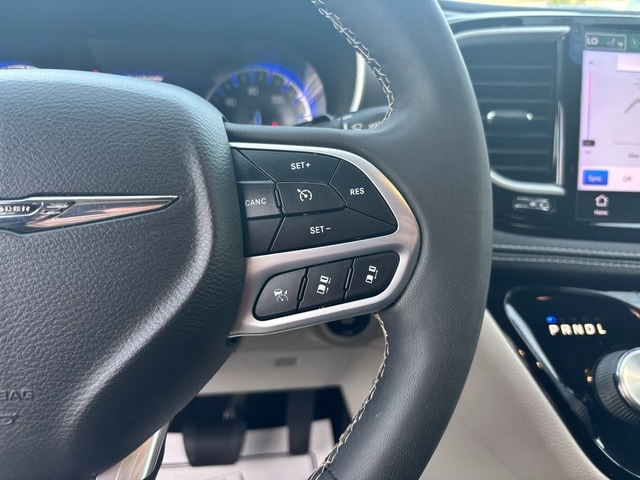 2022 Chrysler Pacifica Touring L - Photo 18