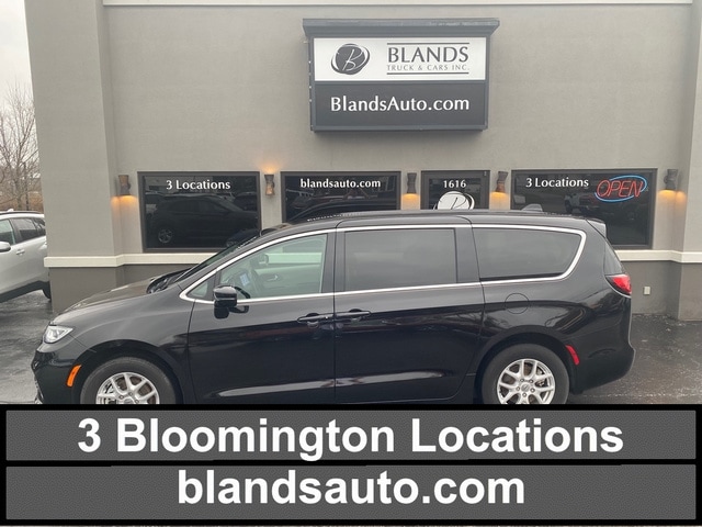 2024 Chrysler Pacifica Touring L's photo