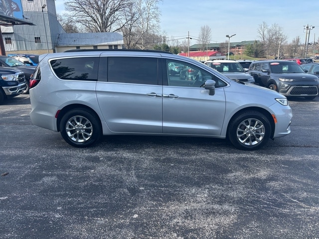 2022 Chrysler Pacifica Touring L - Photo 6