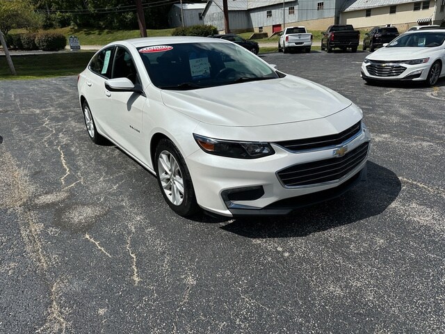 2017 Chevrolet Malibu 1LT photo 3