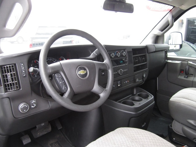 2019 Chevrolet Express Passenger LT - Photo 7