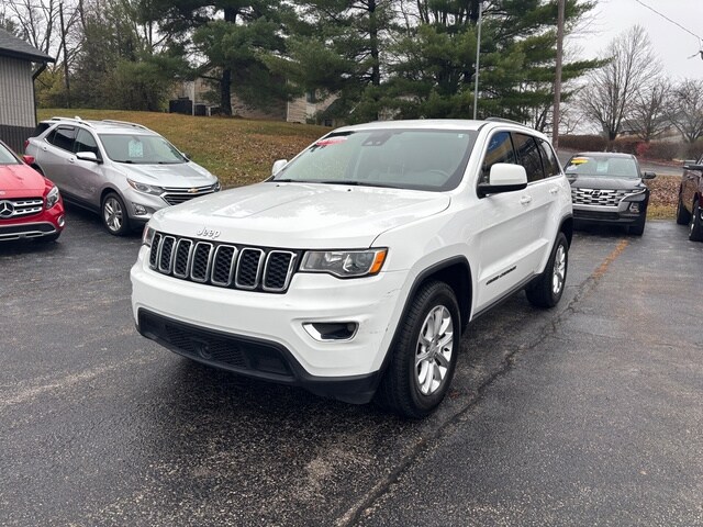 2021 Jeep Grand Cherokee Laredo photo 2